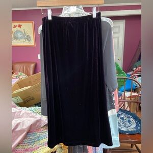 Gorgeous velvety, dark purple skirt, size petite, small